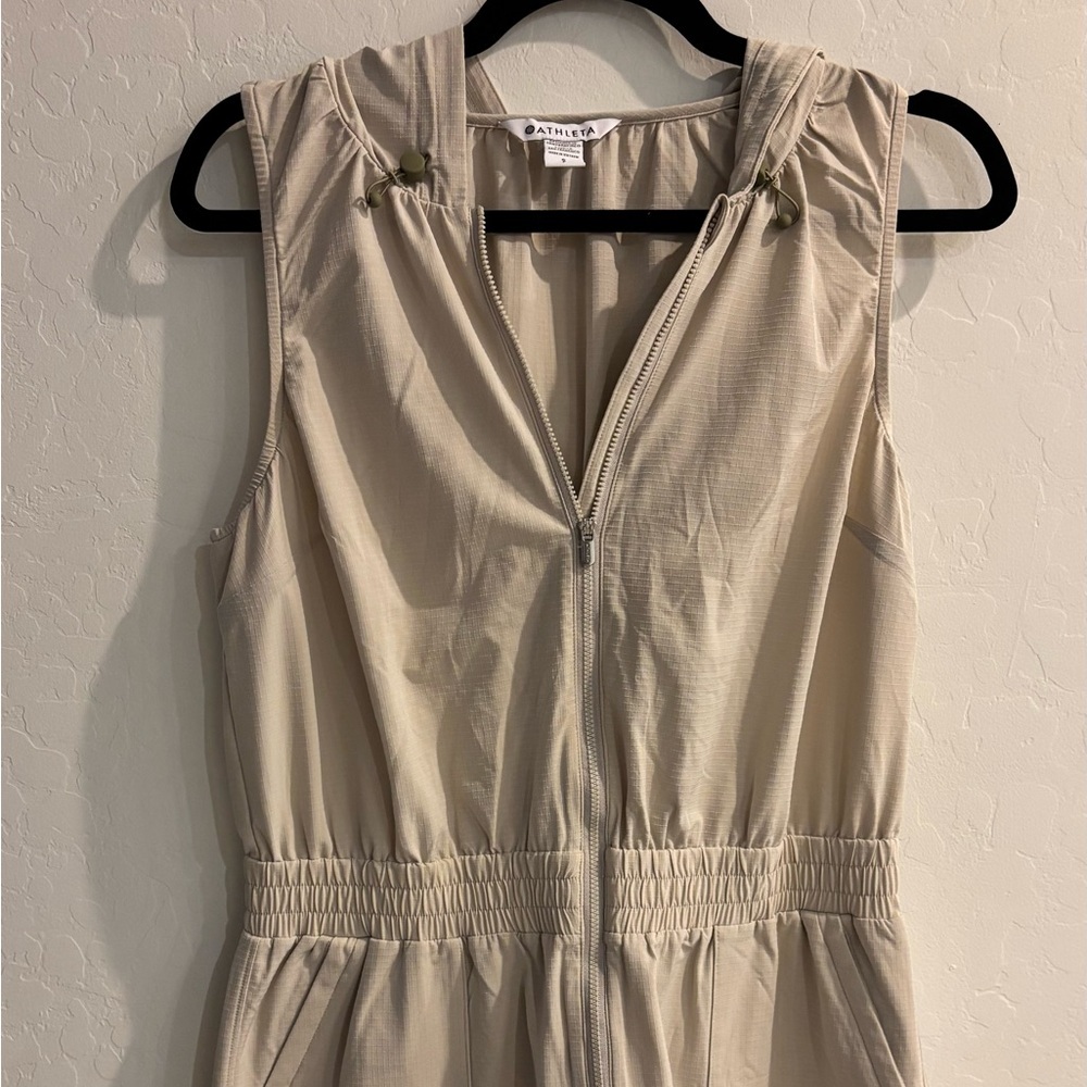Athleta Beige Sleeveless Jumpsuit. Tan. Size Small